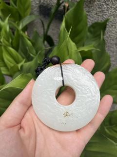 清代 和田玉籽料螭龙纹玉璧 	 规格:厚1.1cm 直径7