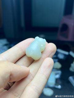 烟青招财猪吊坠