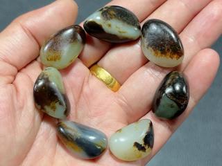 和田玉黑皮籽料原石手串