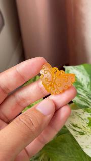 李女士收藏和田玉籽料蝴蝶吊坠引热议