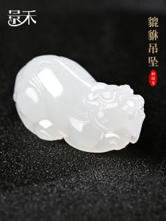 羊脂白玉的油脂感是什么?揭秘和田玉的触感奥秘